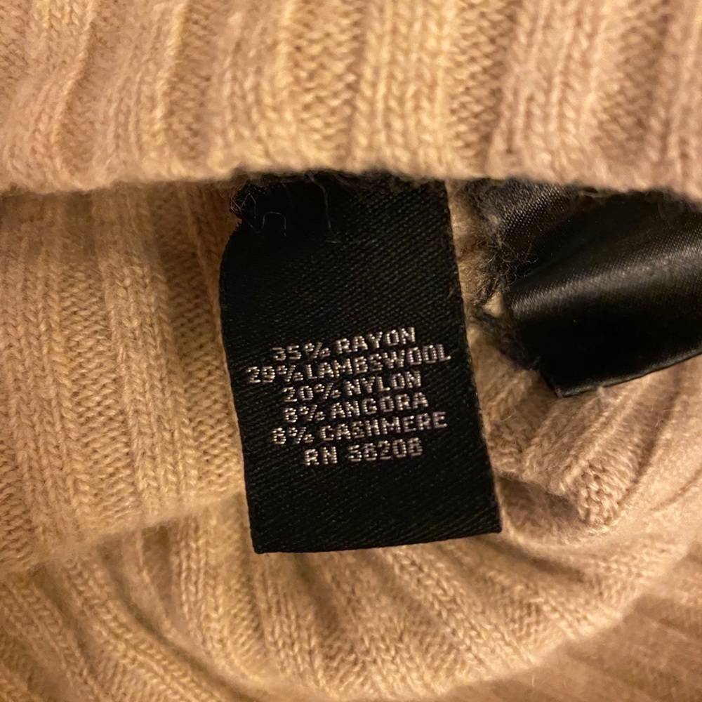 Wool turtleneck - Picture 4 of 5
